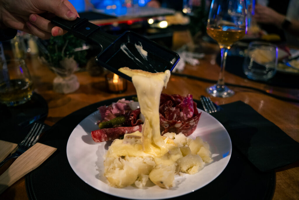 La Mountain Raclette - Fondue Chalet Restaurant